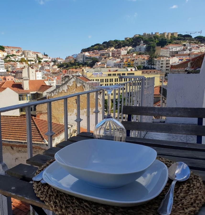 Amazing Downtown Apt With Small Balcony With View Over The Castle Lisbon Exterior photo
